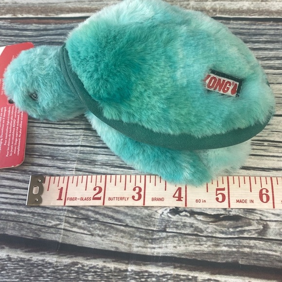 KONG SoftSeas Turtle Dog Toy | Small | Crinkle & Squeak Plush - Picture 6 of 7